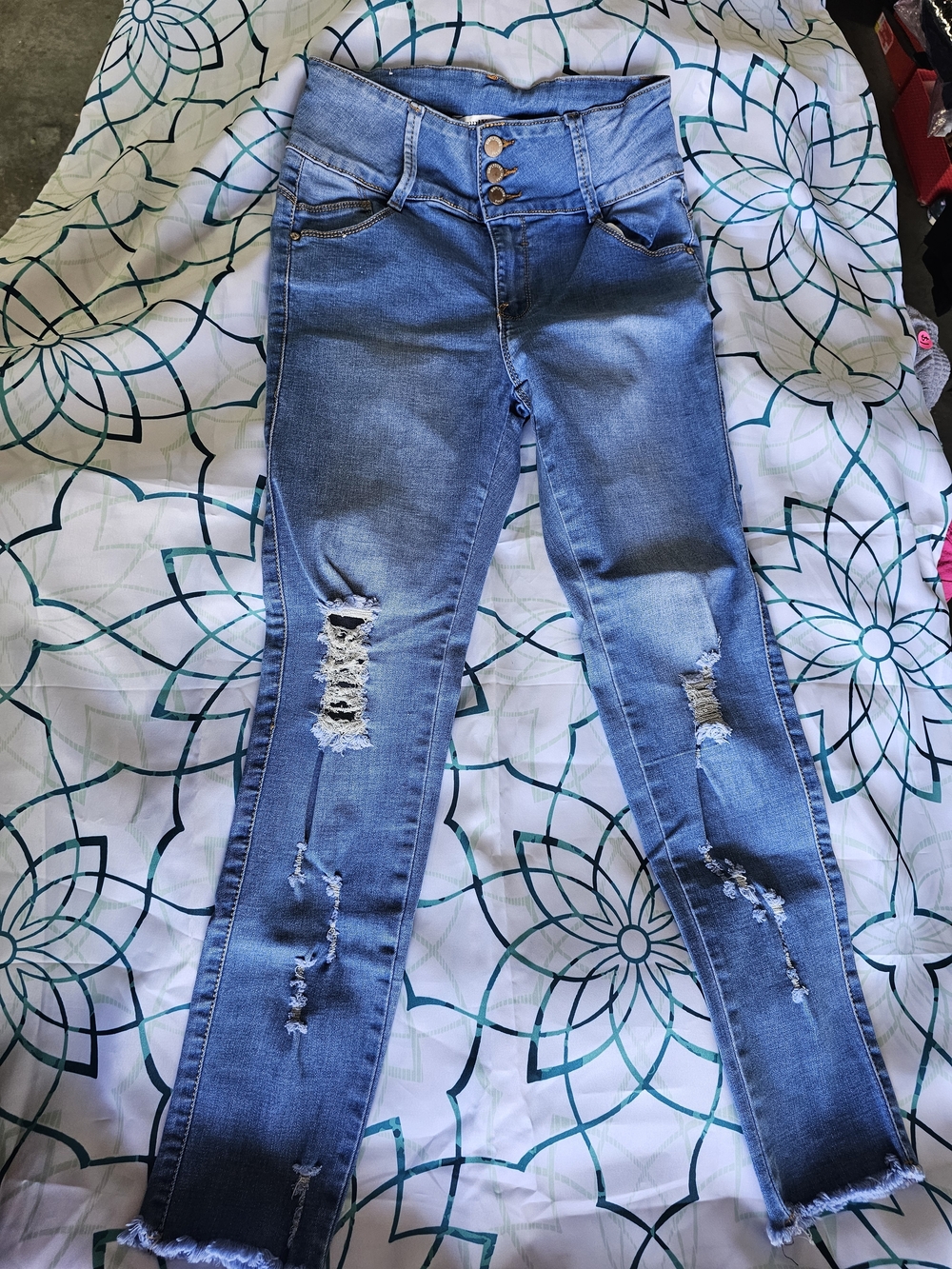 High-Rise Ripped Ankle Jeans - Light Blue